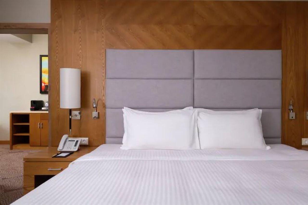 Doubletree By Hilton Almaty Hotel Ngoại thất bức ảnh