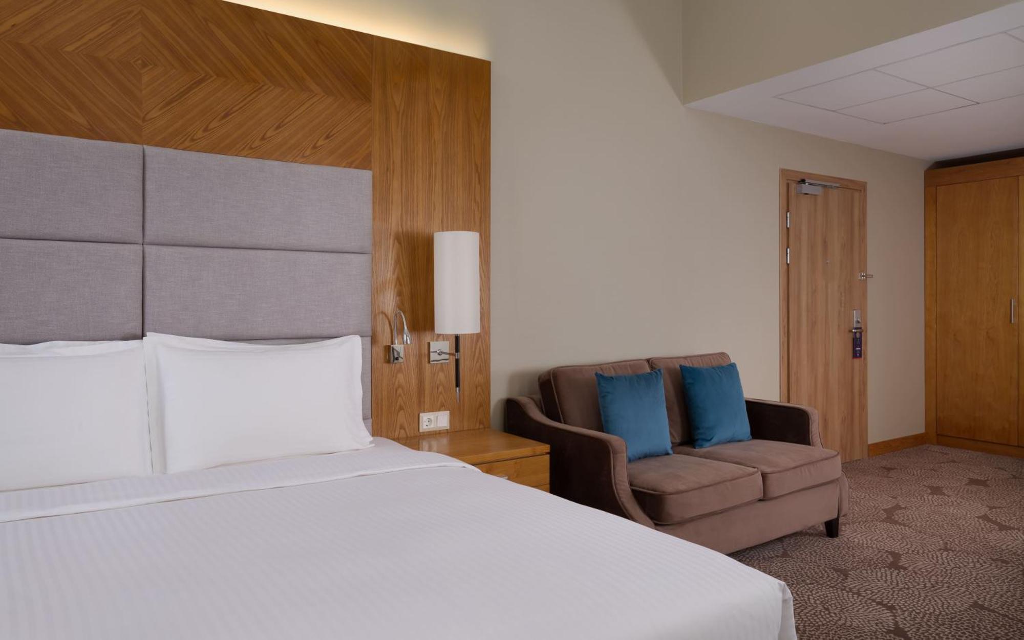 Doubletree By Hilton Almaty Hotel Ngoại thất bức ảnh