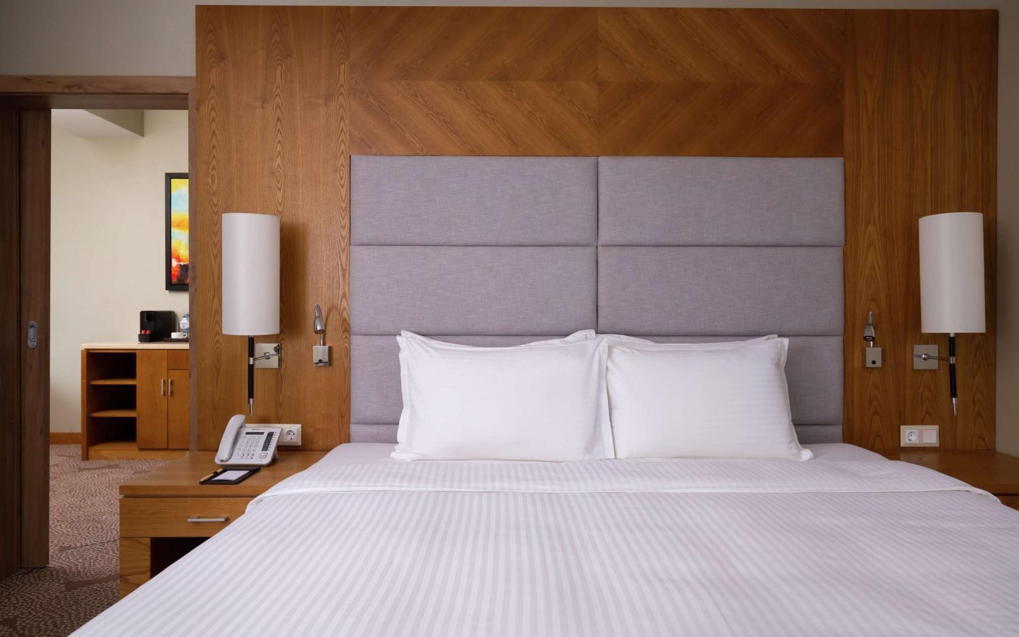 Doubletree By Hilton Almaty Hotel Ngoại thất bức ảnh