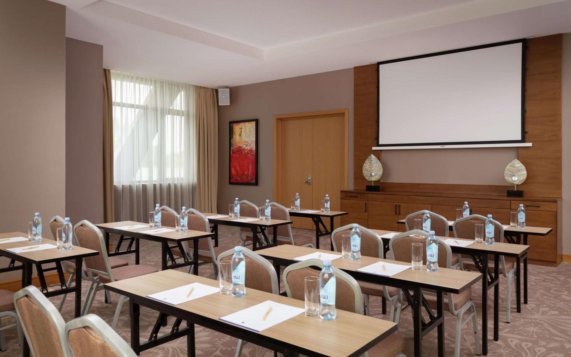 Doubletree By Hilton Almaty Hotel Ngoại thất bức ảnh