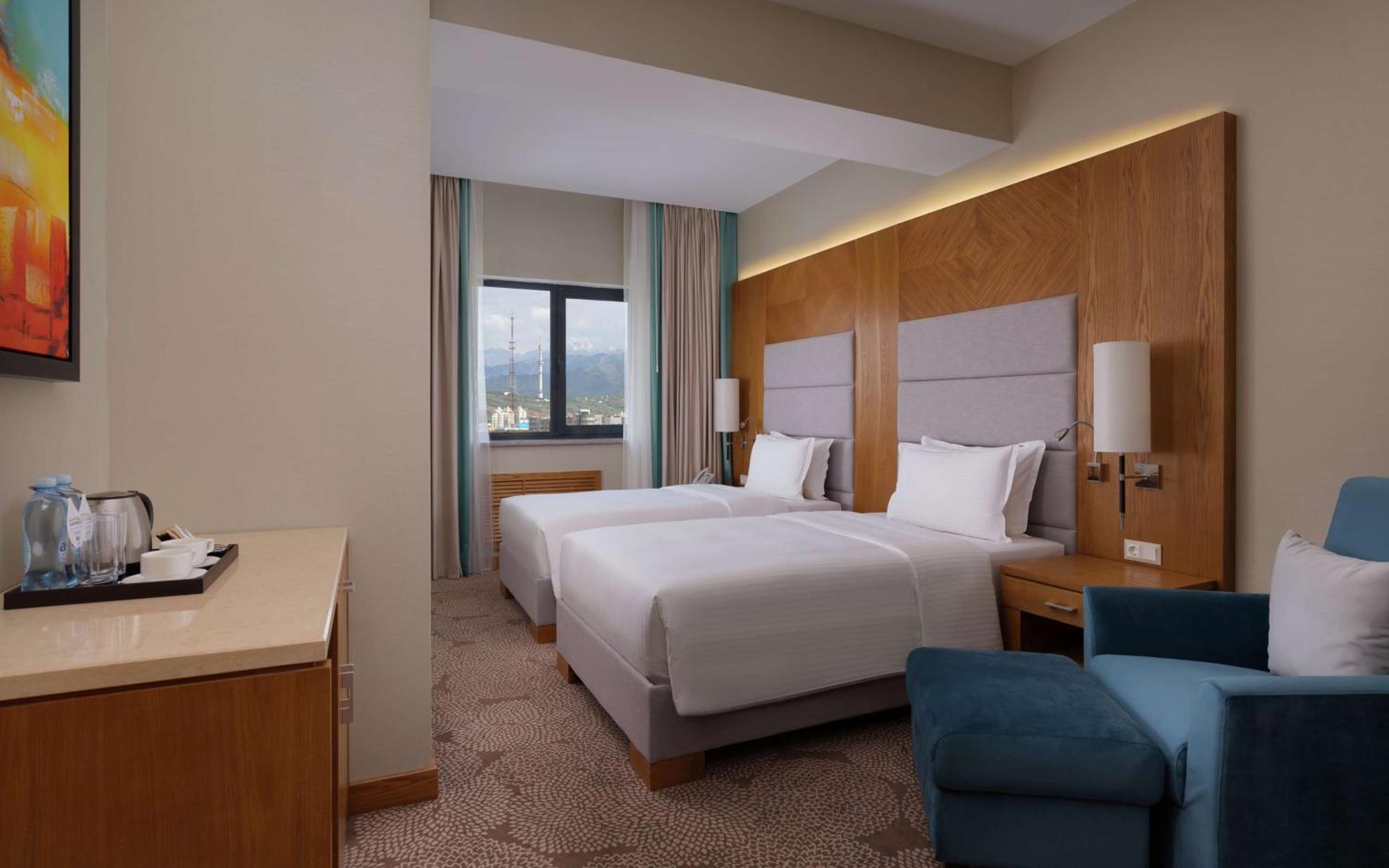 Doubletree By Hilton Almaty Hotel Ngoại thất bức ảnh