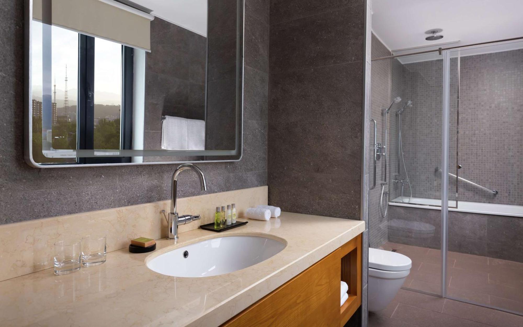 Doubletree By Hilton Almaty Hotel Ngoại thất bức ảnh