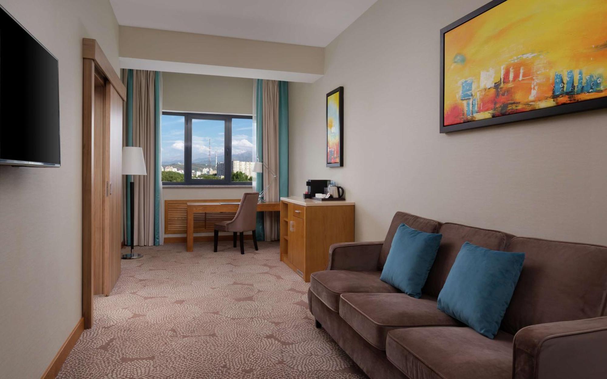 Doubletree By Hilton Almaty Hotel Ngoại thất bức ảnh