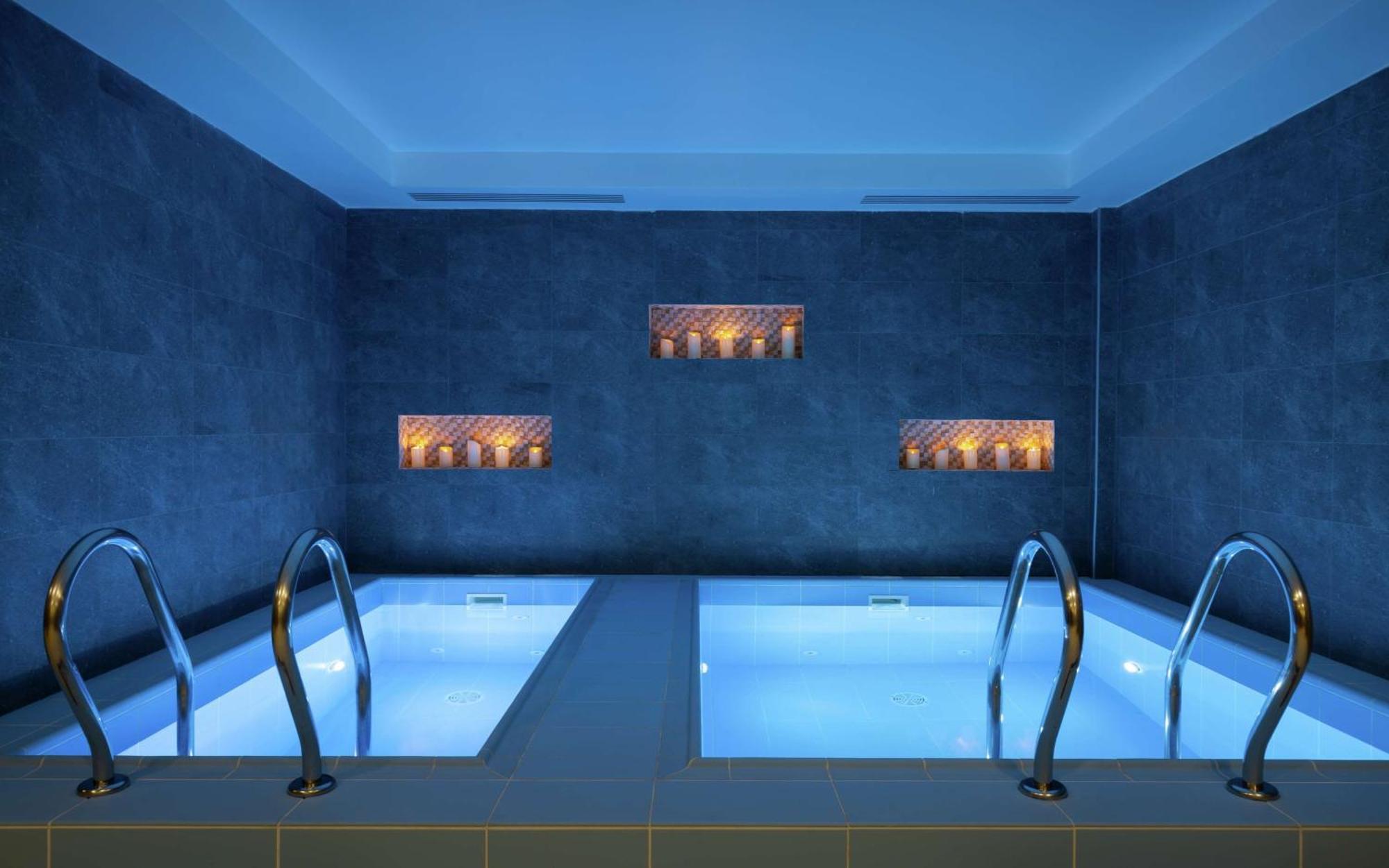 Doubletree By Hilton Almaty Hotel Ngoại thất bức ảnh